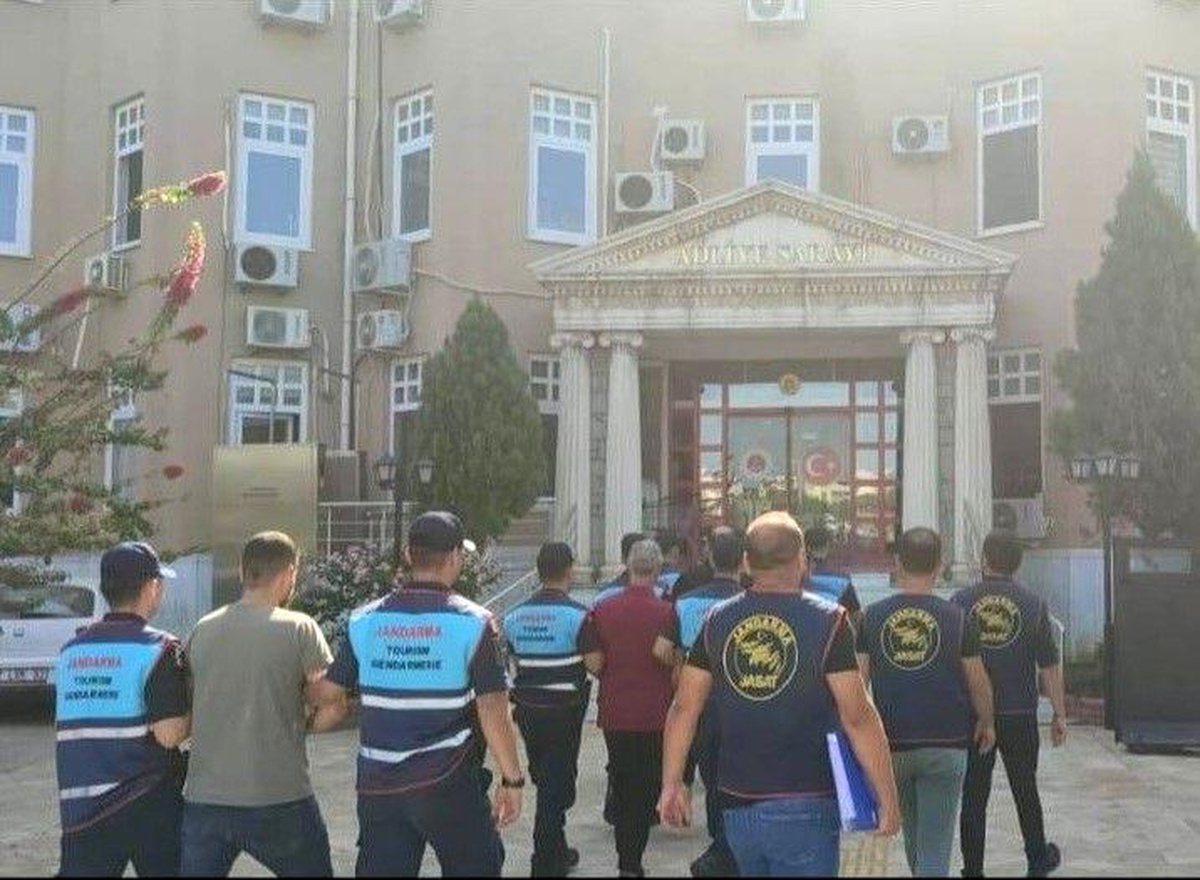 Didim\'de Eşzamanlı Uyuşturucu Operasyonu