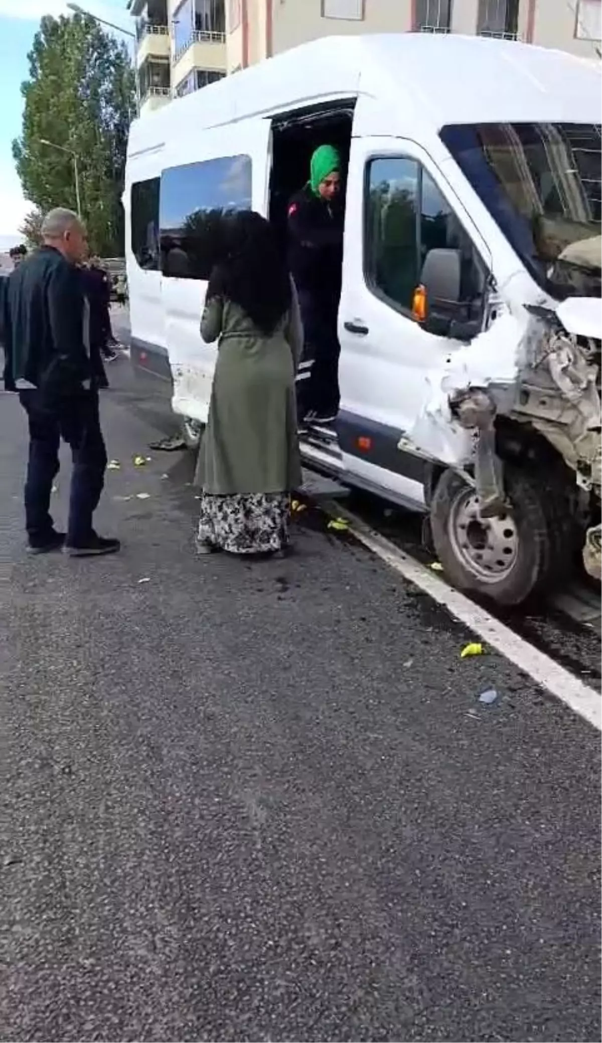 Karakoçan\'da Trafik Kazası: 3 Yaralı