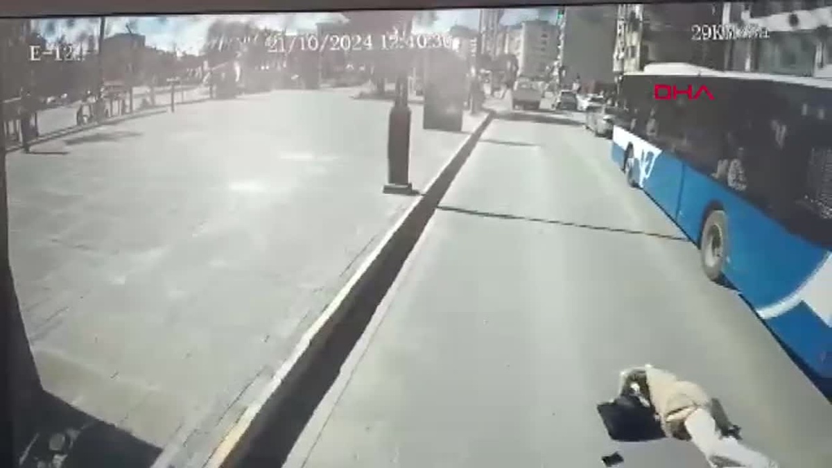 Elazığ\'da Otobüsün Çarptığı Kadın Yaralandı