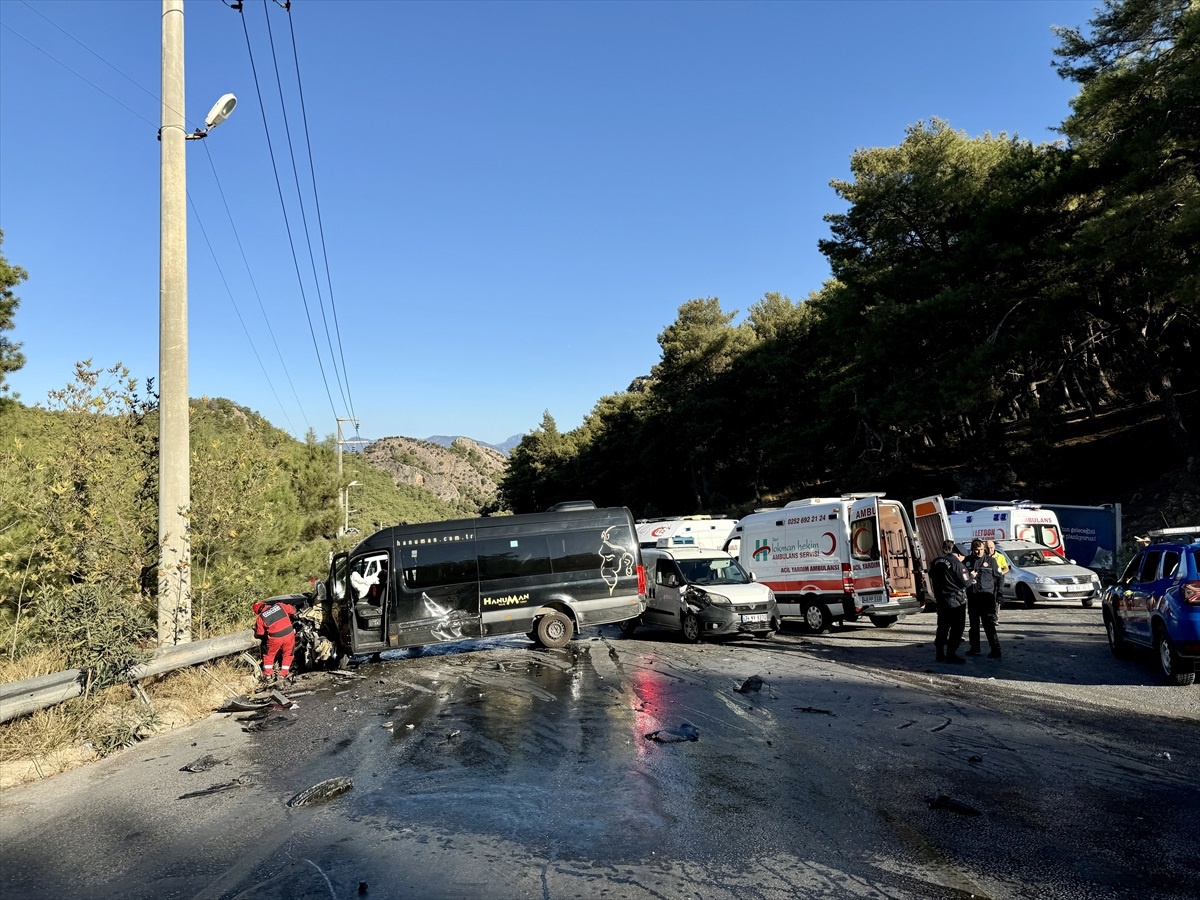 Fethiye\'de Zincirleme Kaza: 5 Yaralı