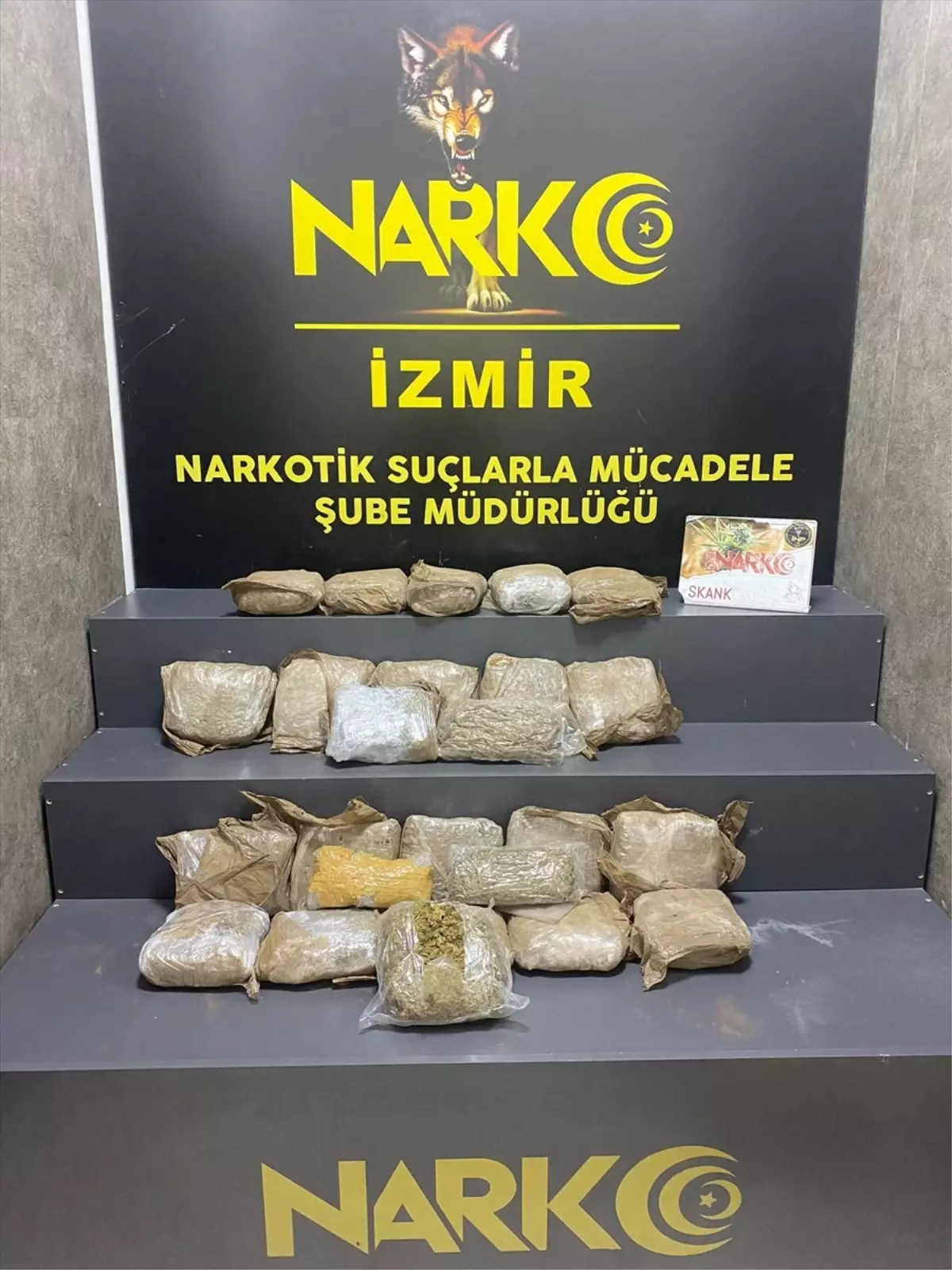 Kemalpaşa\'da 12 Kilo Skunk Ele Geçirildi