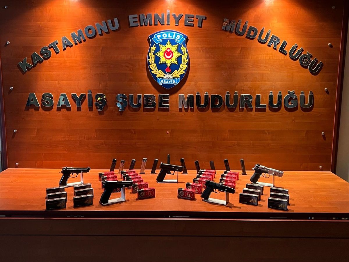 Kastamonu\'da 4 Tabanca ve 1750 Fişek Ele Geçirildi