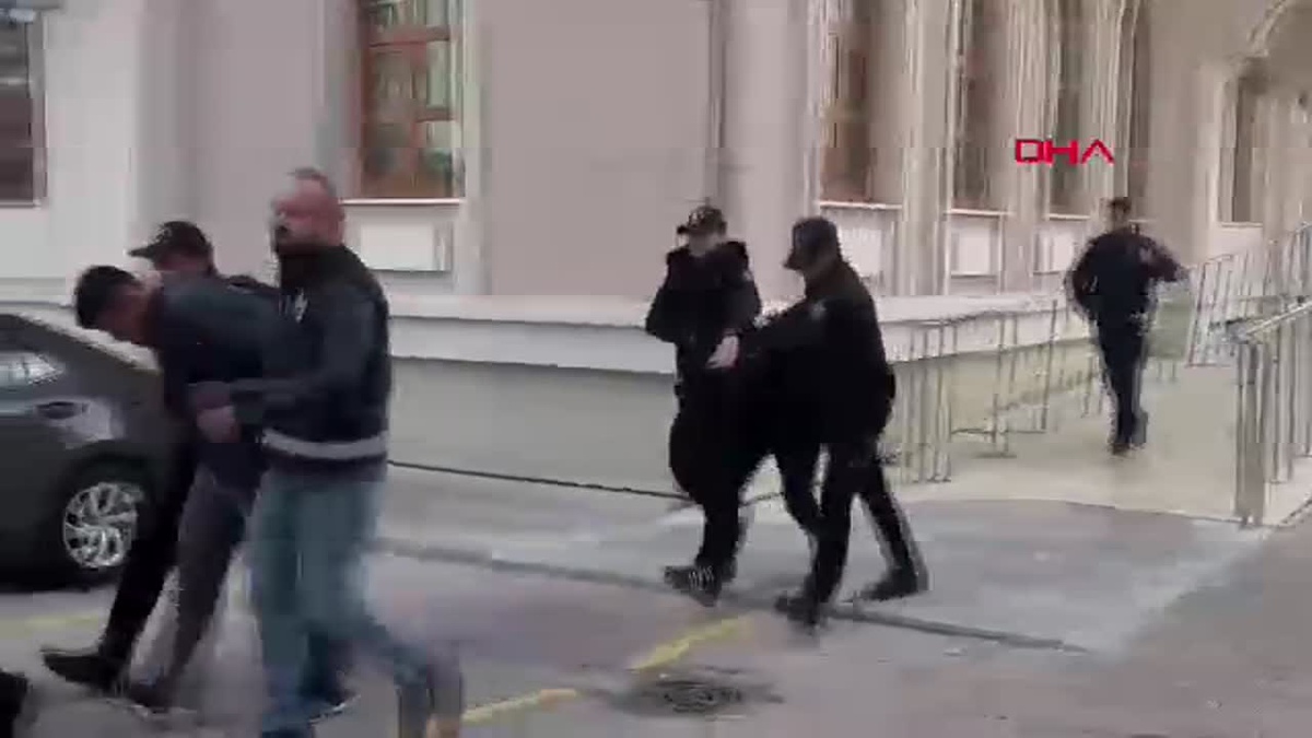 Trafikte Bıçaklı Kavga: Genç Öldürüldü