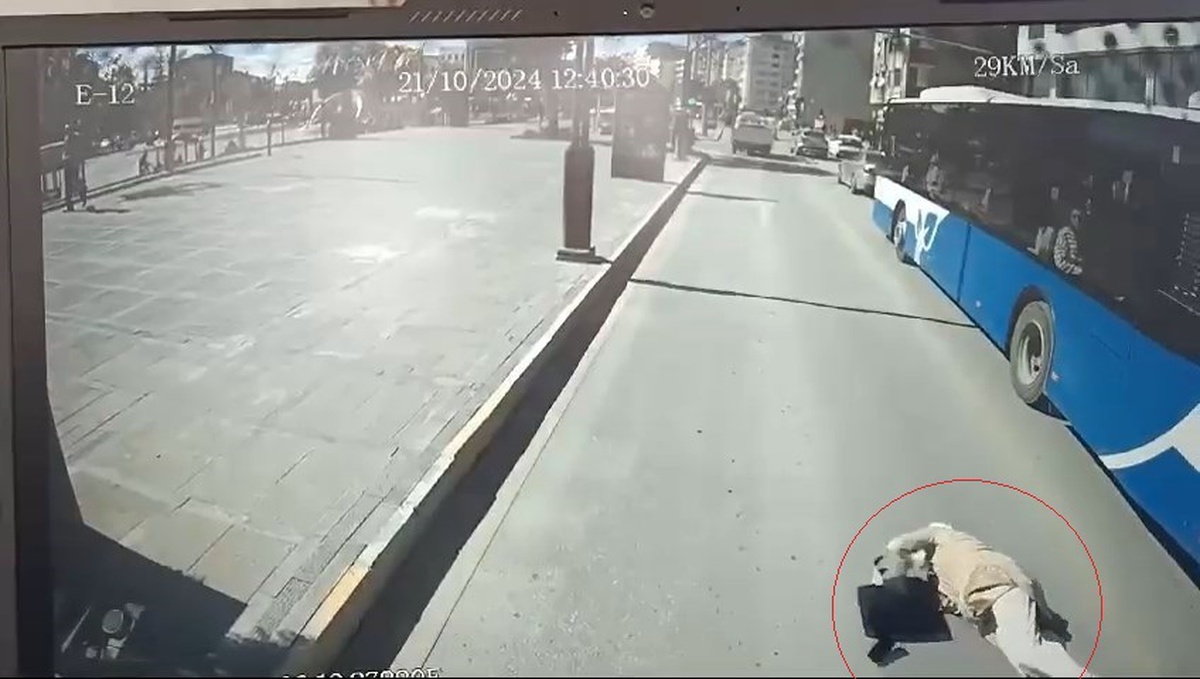 Elazığ\'da Otobüsün Çarptığı Kadın Yaralandı