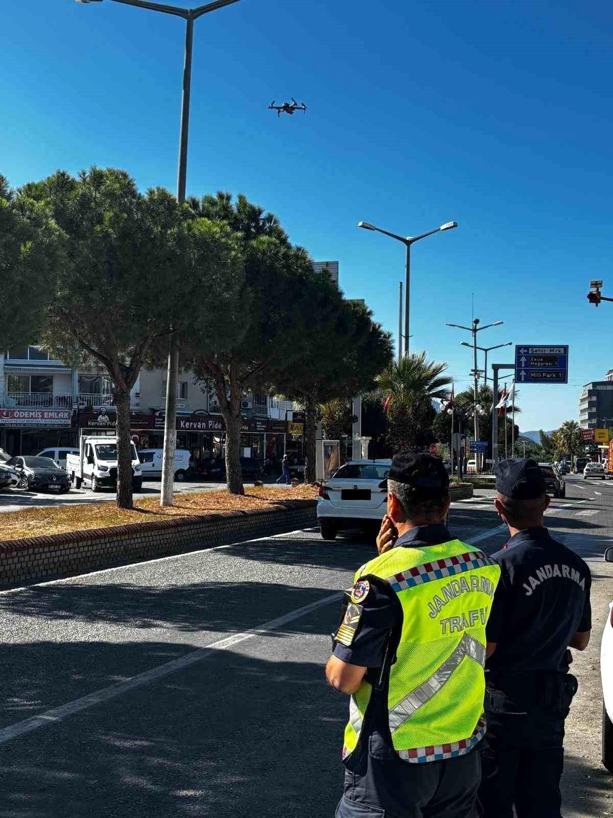 Kuşadası\'nda Dronlu Trafik Denetimi