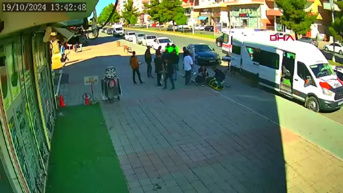 Midyat\'ta Minibüsten İnene Motosiklet Çarptı