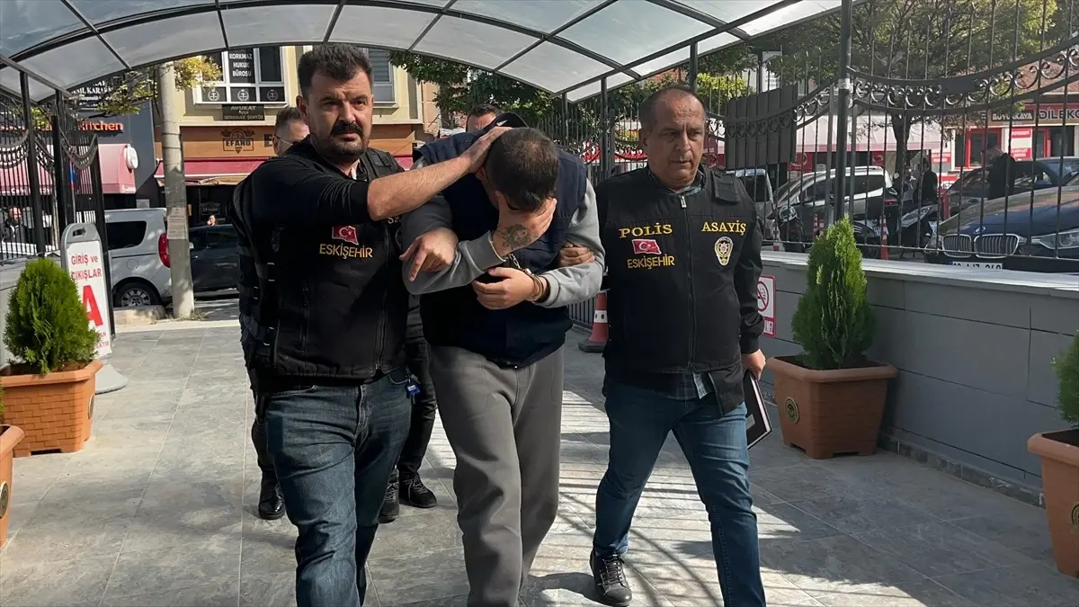 MİT görevlisi sahtekarlığına iki gözaltı