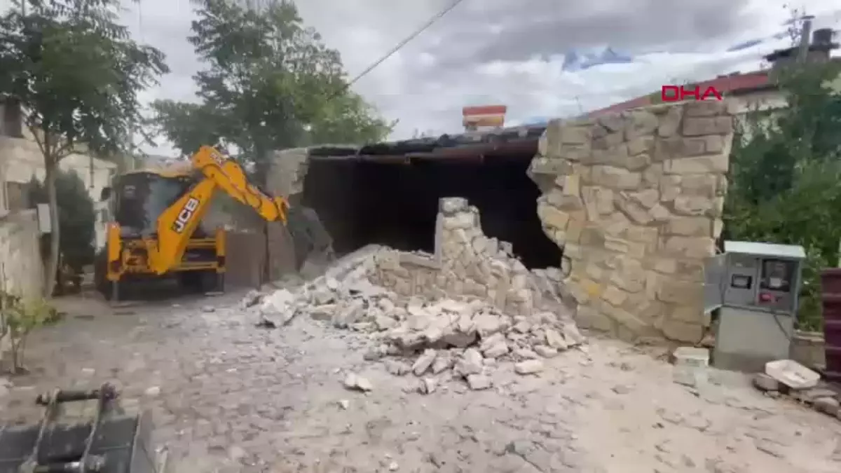 Kapadokya\'da Kaçak Restoran Yıkıldı