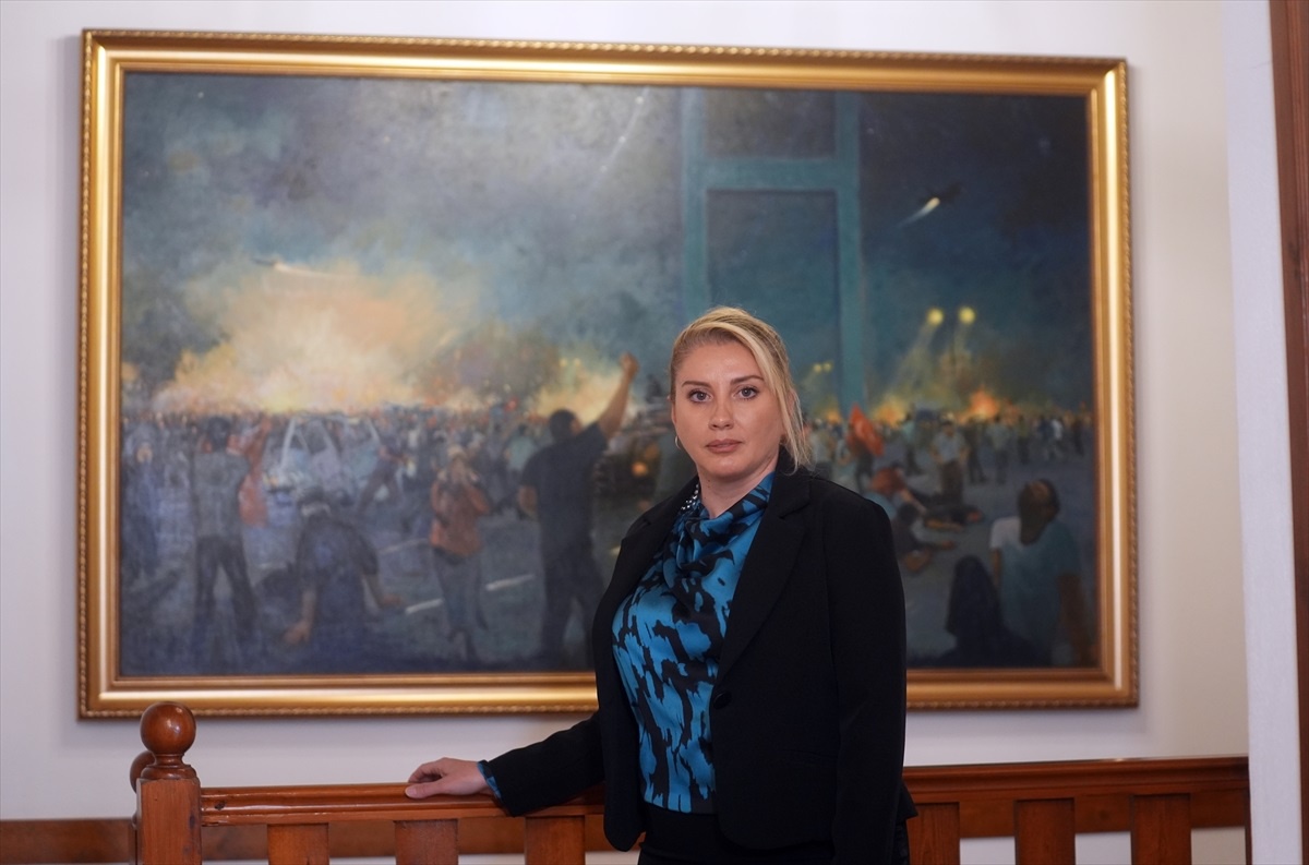 Şehit eşi, FETÖ elebaşı Gülen\'in ölümünü yaş pastayla kutladı