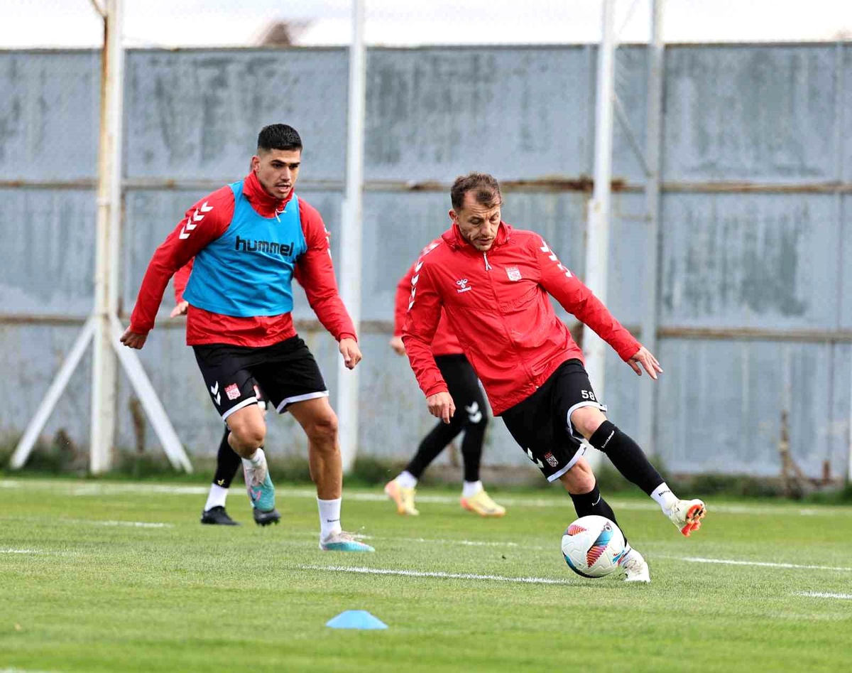 Sivasspor, Adana Demirspor Maçına Hazırlanıyor