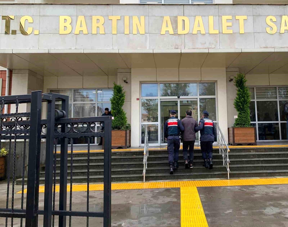 Bartın\'da Aranan Dolandırıcı Yakalandı