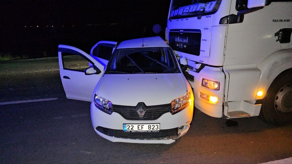 Edirne\'de Alkollü Sürücü Kaza Yaptı