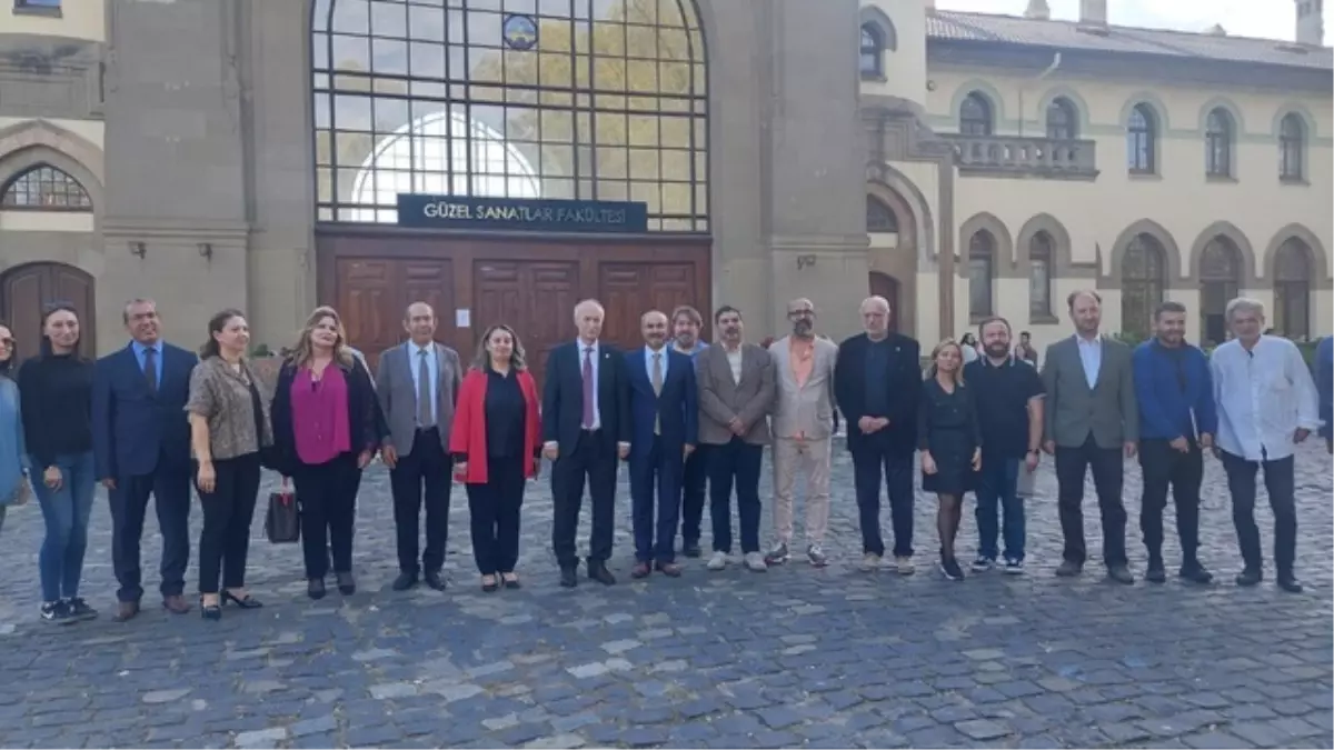 Trakya Üniversitesi\'nde Metal Heykel, Madalyon ve Takı Sergisi Açıldı