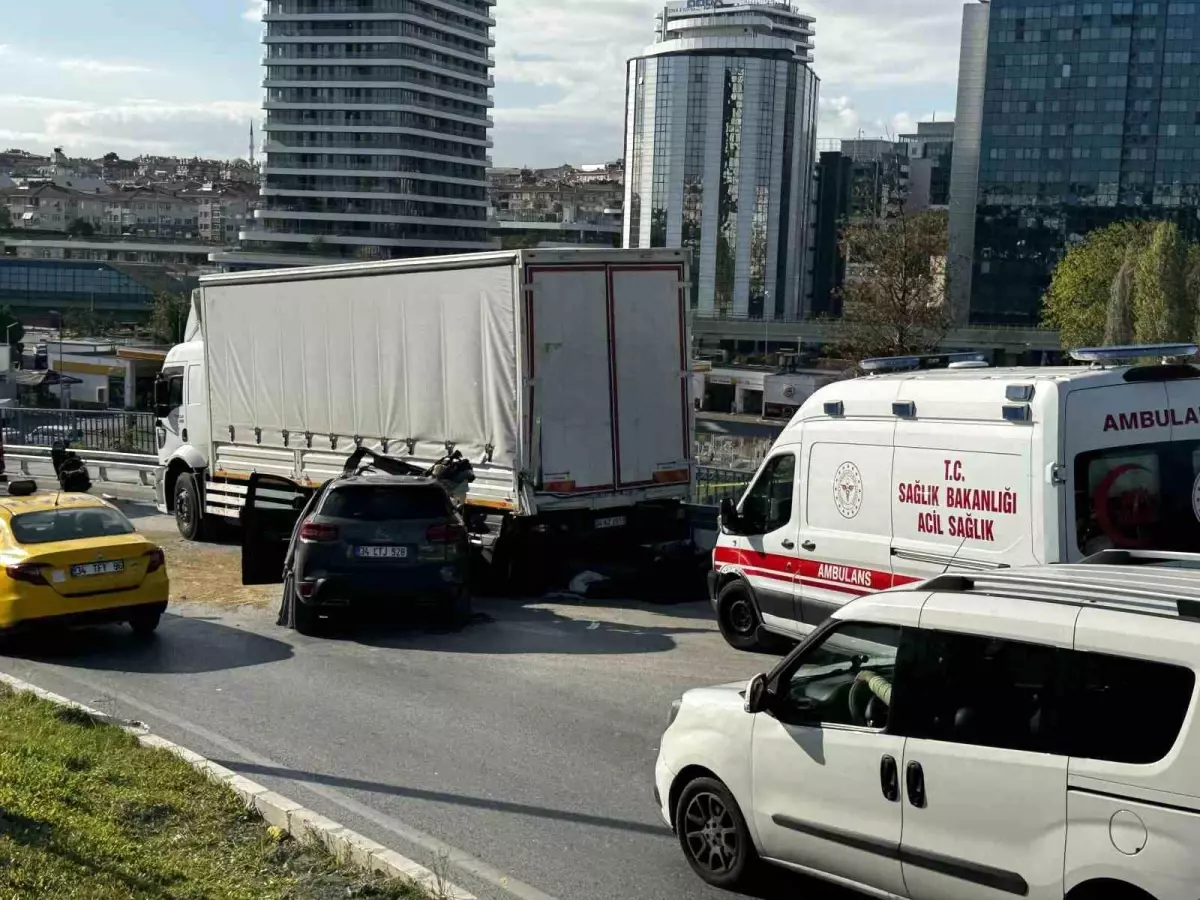 Zeytinburnu\'nda Trafik Kazası: 1 Ölü, 1 Yaralı