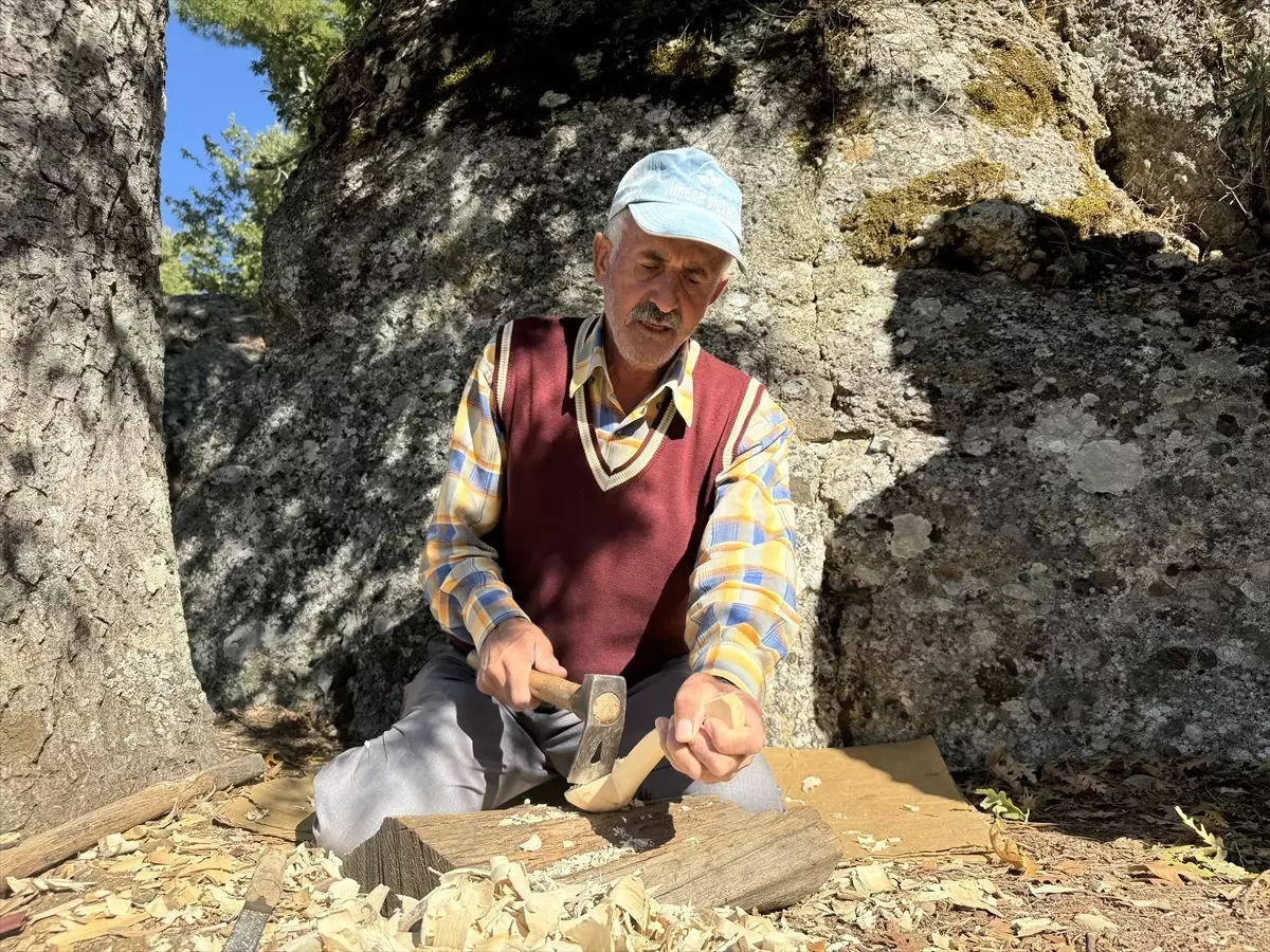 Ata Yadigarı Kaşıklarıyla Turistleri Etkiliyor