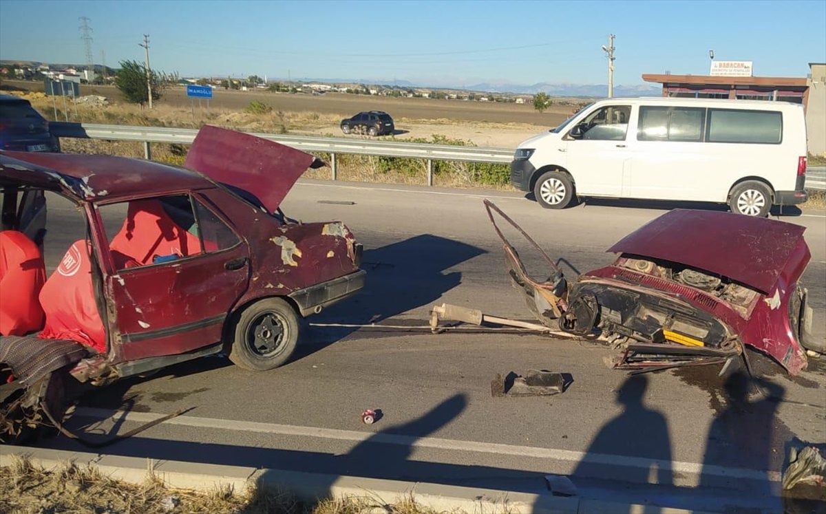 Adana\'da Trafik Kazası: 4 Yaralı