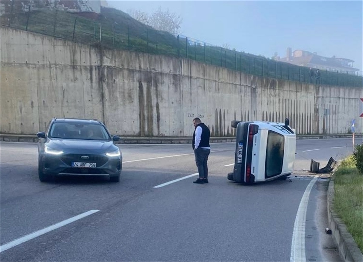 Bartın\'da trafik kazası: Sürücü yaralandı
