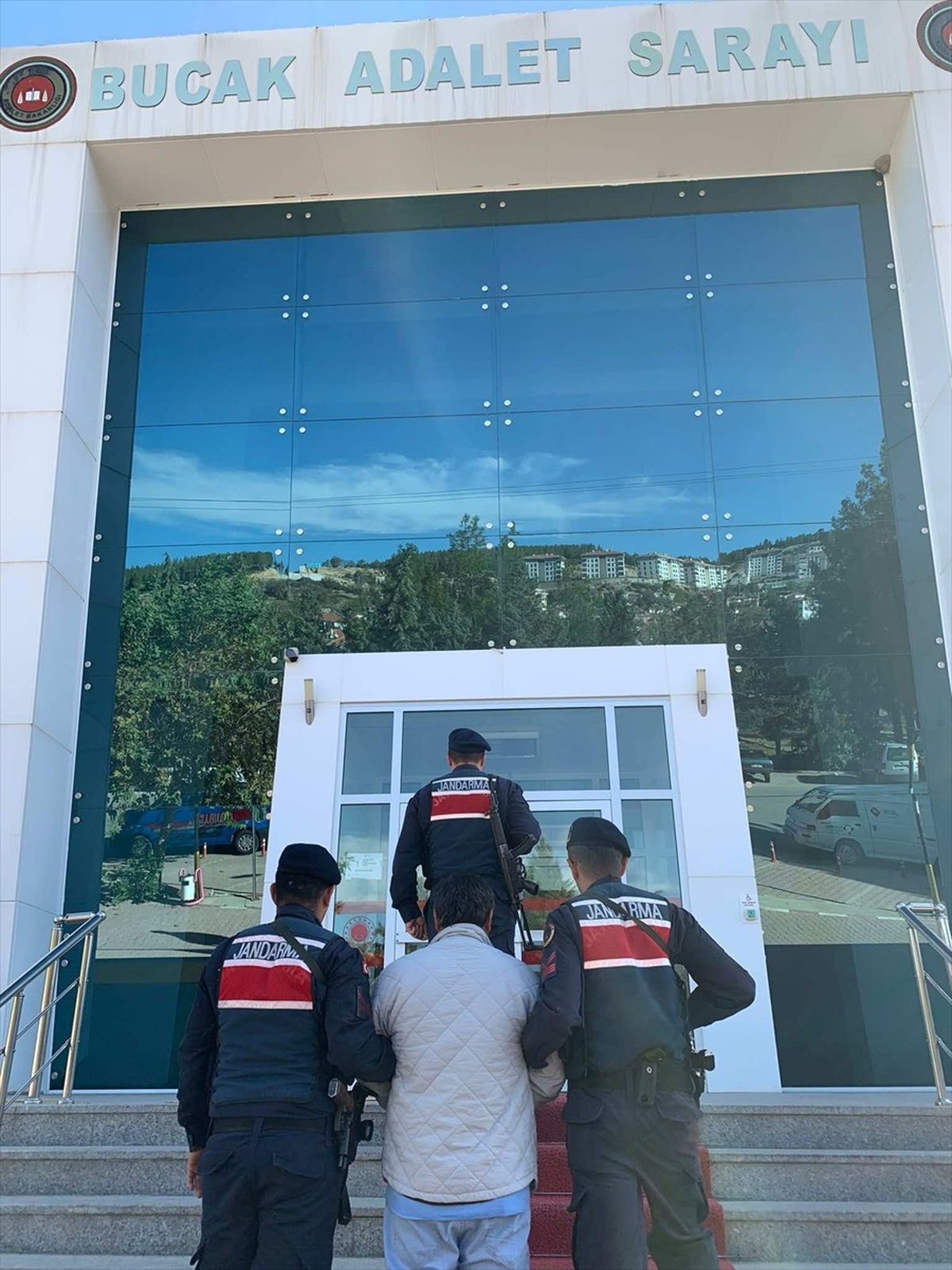 Burdur\'da Uyuşturucu Operasyonu: 17 Gözaltı