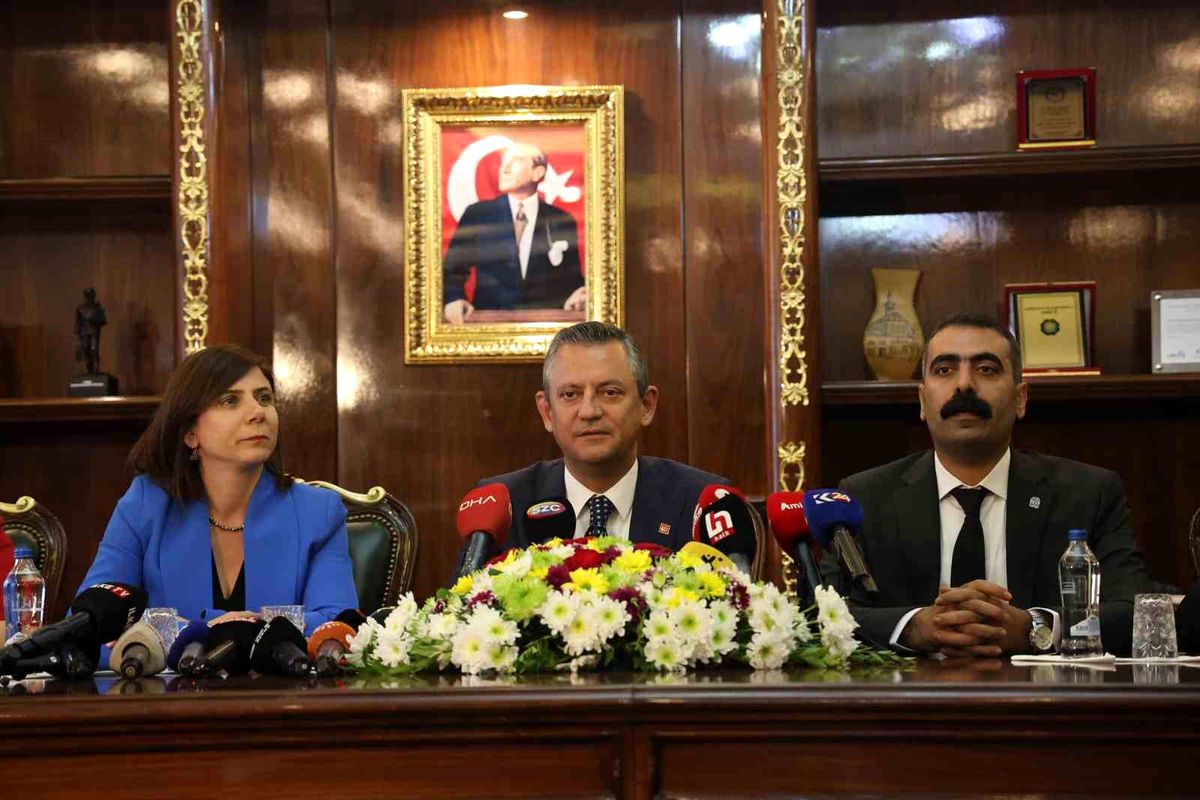 CHP Genel Başkanı Özel: "Bu saldırıyı görünce insanın aklına buradaki zamanlamanın ne kadar dikkat çekici olduğunu da düşünmeden geçemiyor"
