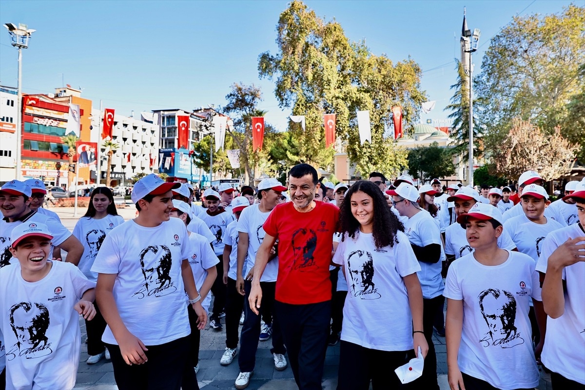 Denizlili öğrencilerden Cumhuriyet\'in 101. yılına özel koreografi