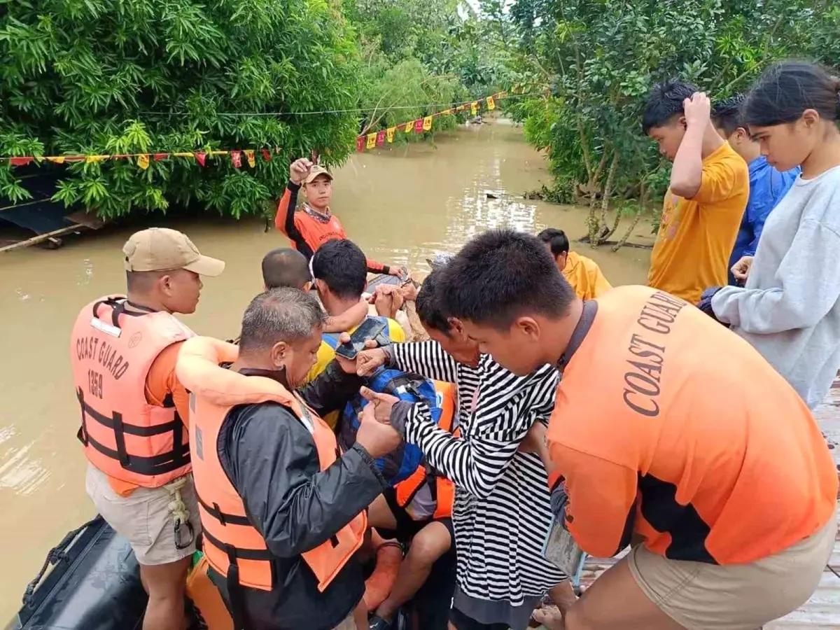 Filipinler\'de Tropik Fırtına Felaketi: 14 Ölü