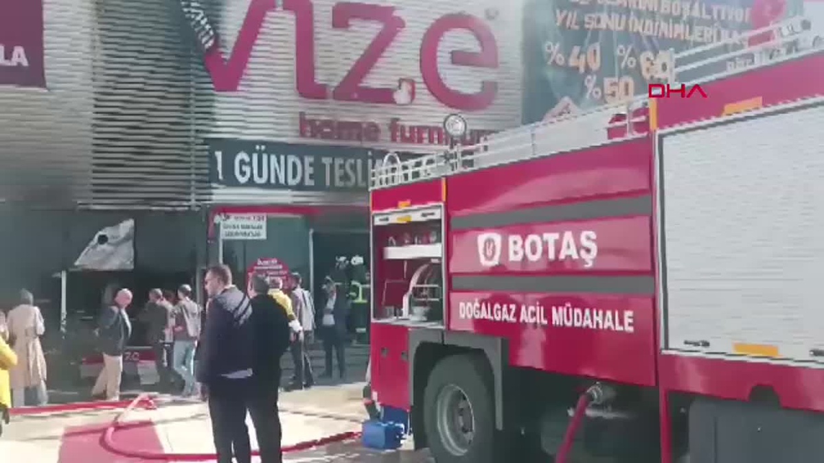 Kırklareli\'de Mobilya Mağazası Yangını