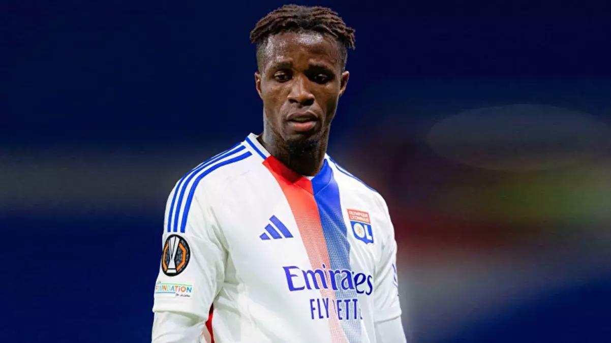 Lyon\'dan Wilfried Zaha\'yı şaşkına çeviren karar