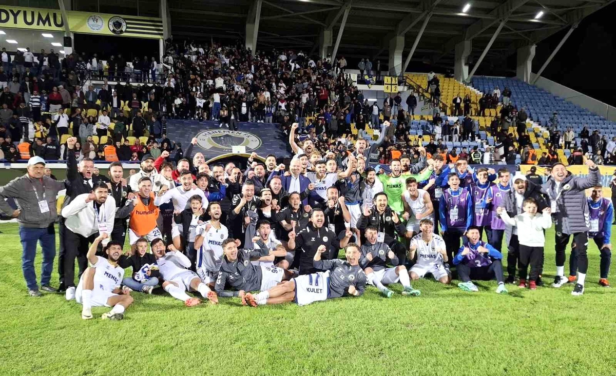 Menemen FK, TFF 2. Lig\'de Liderliğini Sürdürüyor