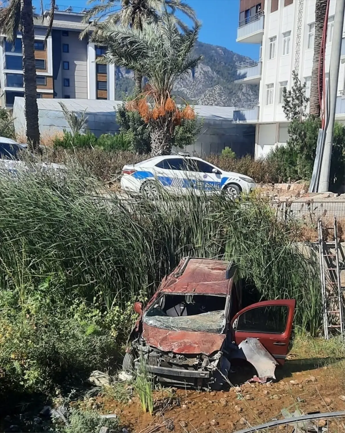 Bozyazı\'da Köprüden Düşen Otomobil Sürücüsü Yaralandı