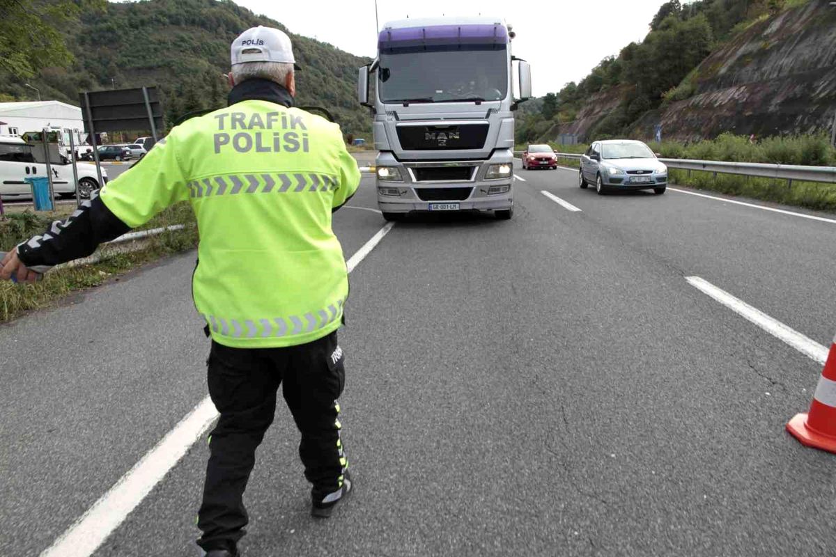 Ordu\'da Trafik Denetimleri: 15 Bin Araç Kontrol Edildi