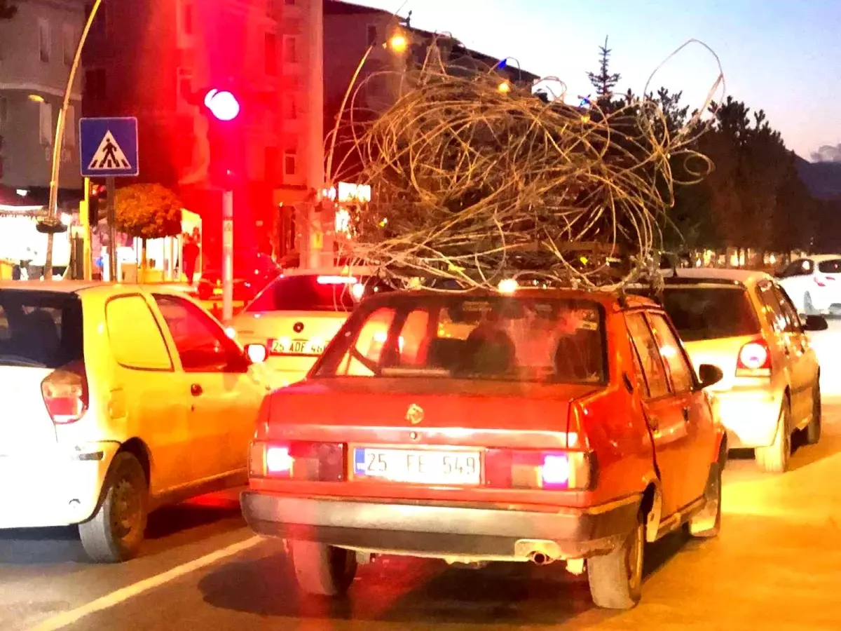 Demir Yığınlı Araç Trafikte Şaşkınlık Yarattı