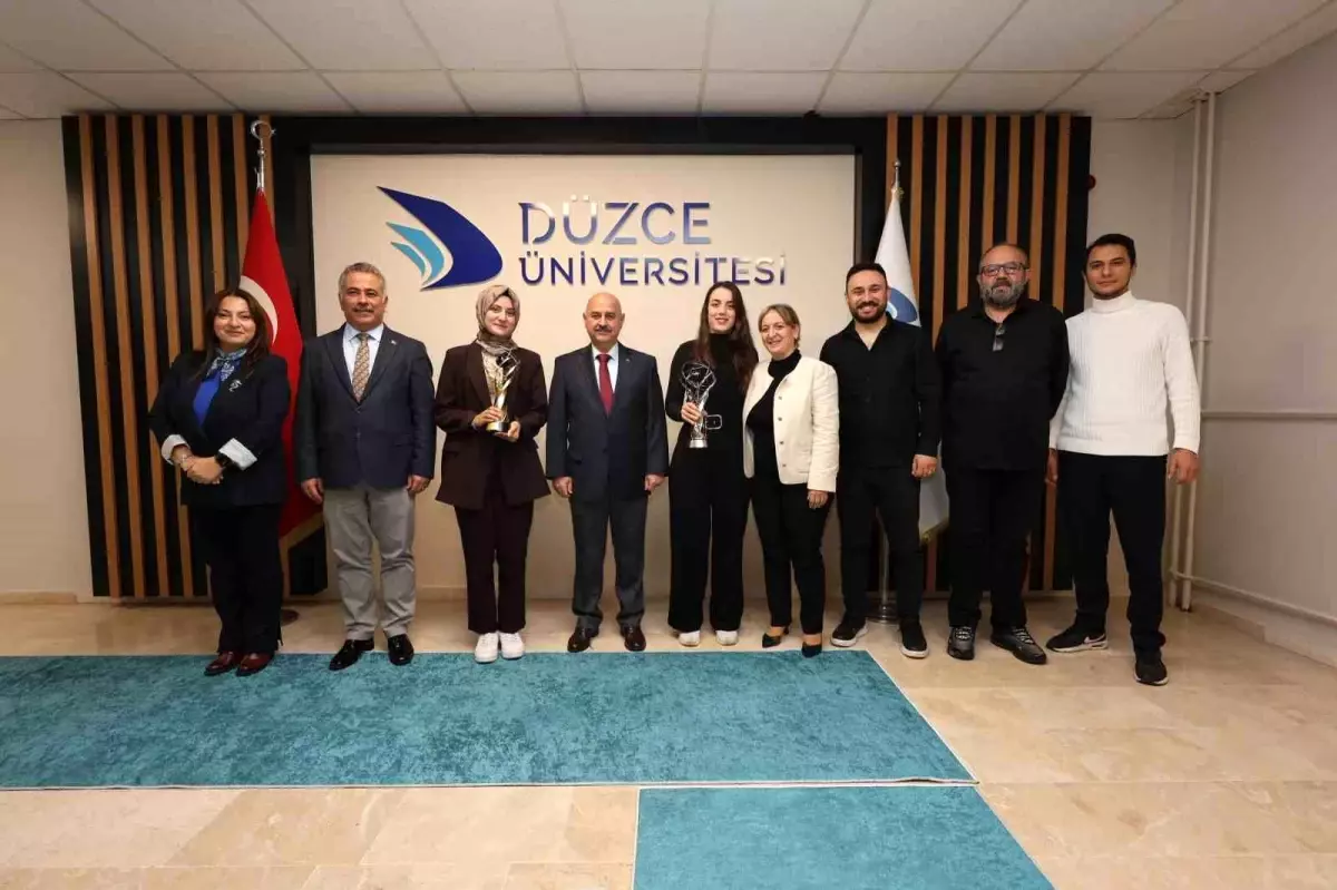 Düzce Ünv. Öğrencilerine Ödül Töreni