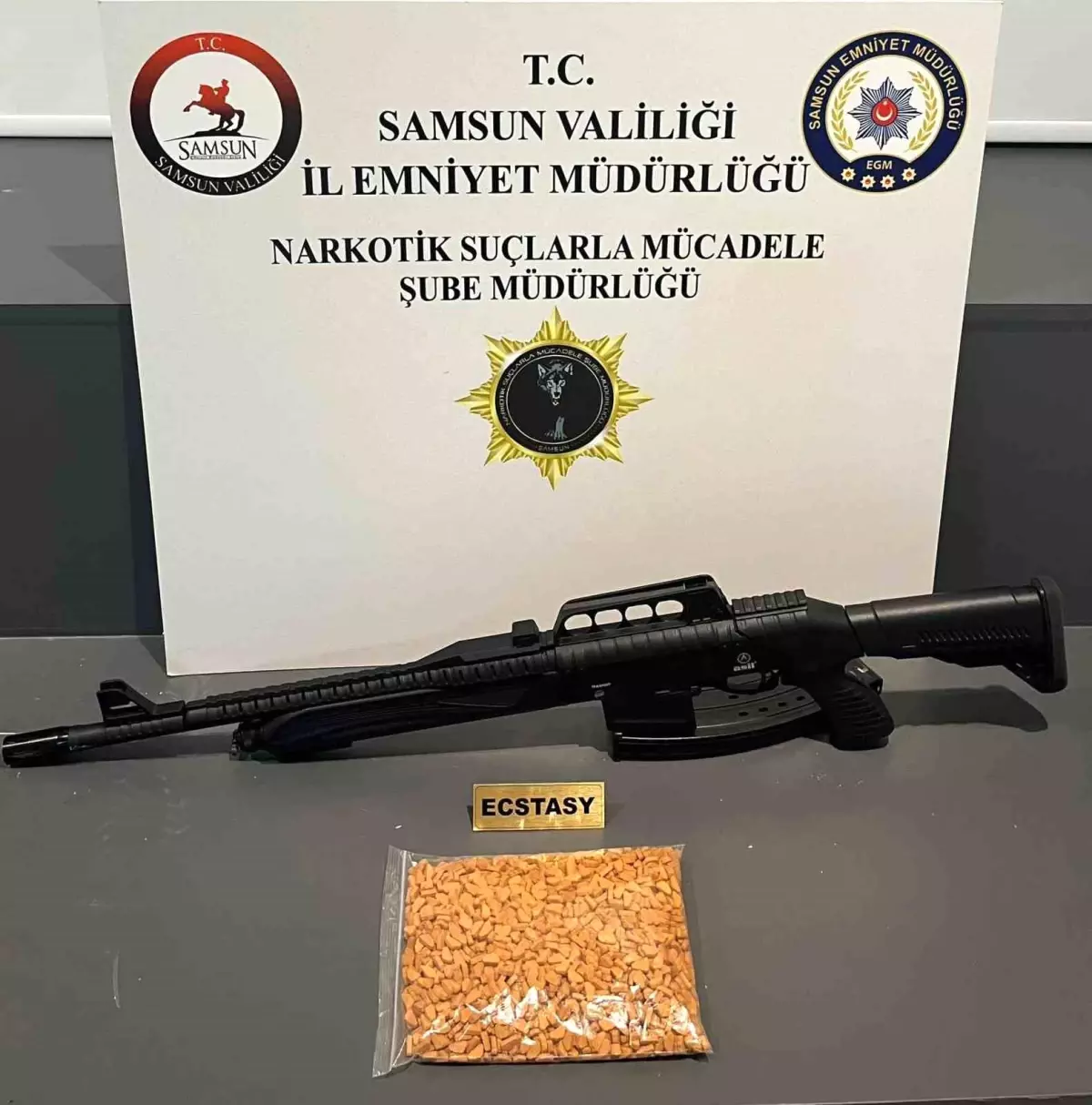 3.300 Extacy Hapla 2 Kişi Gözaltında