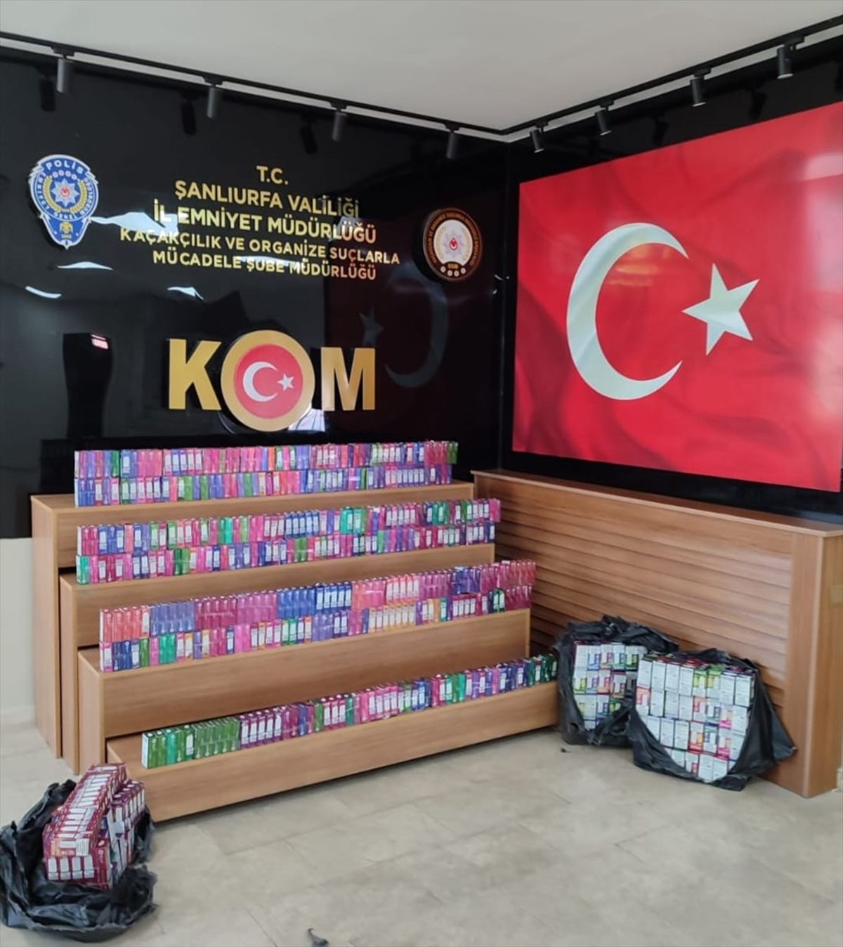 Şanlıurfa\'da Gümrük Kaçağı Elektronik Sigara Operasyonu