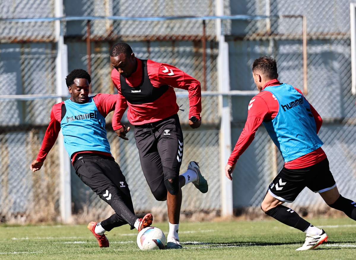 Sivasspor Adana Öncesi Hazırlık Yapıyor