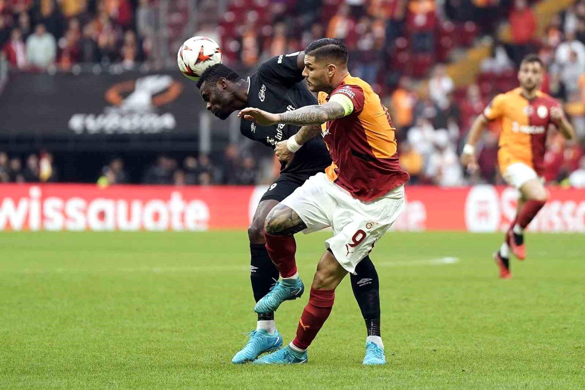 Galatasaray - Elfsborg Maçı Başladı
