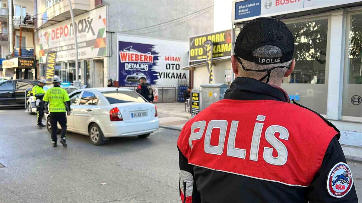 Uşak\'ta Emniyet Uygulaması: 9 Sürücüye Cezalar