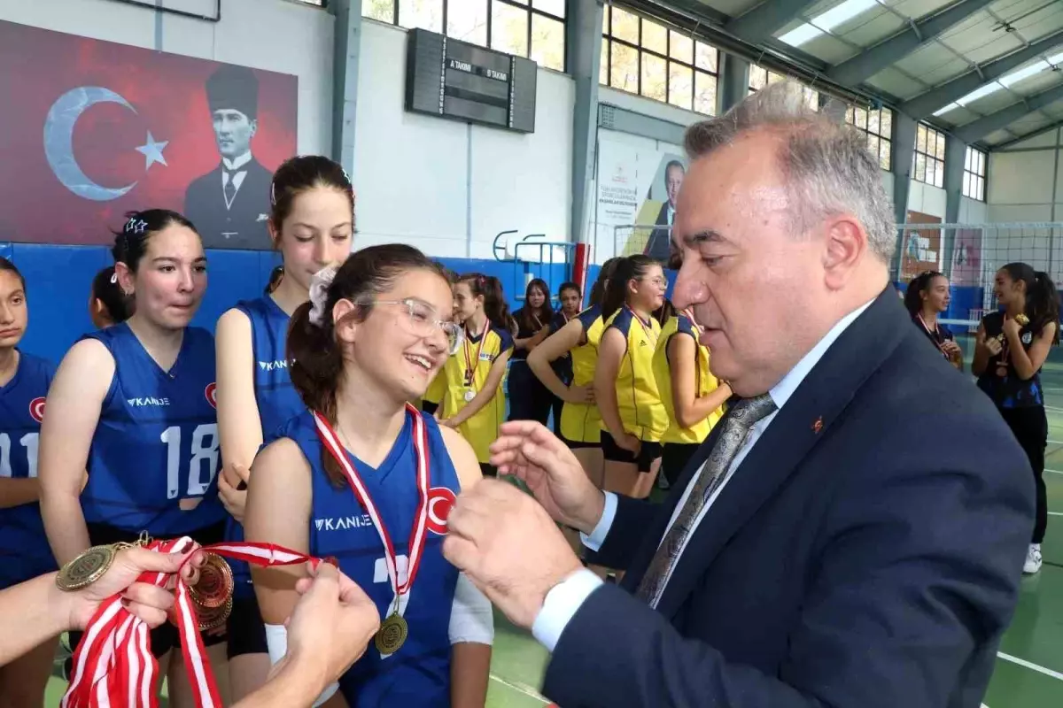 Bozüyük\'te Voleybol Turnuvası Şampiyonu Ertuğrulgazi