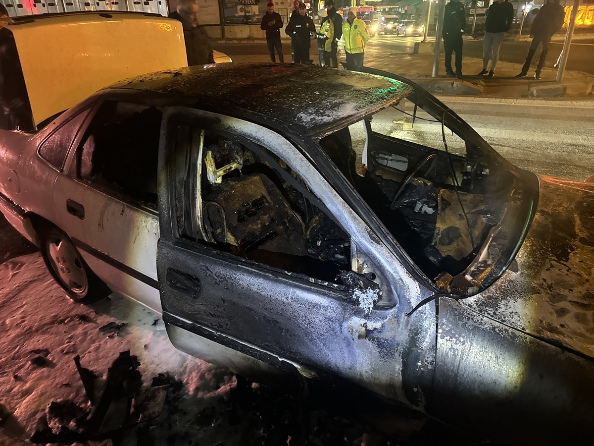 Yozgat\'ta Otomobil Alev Aldı