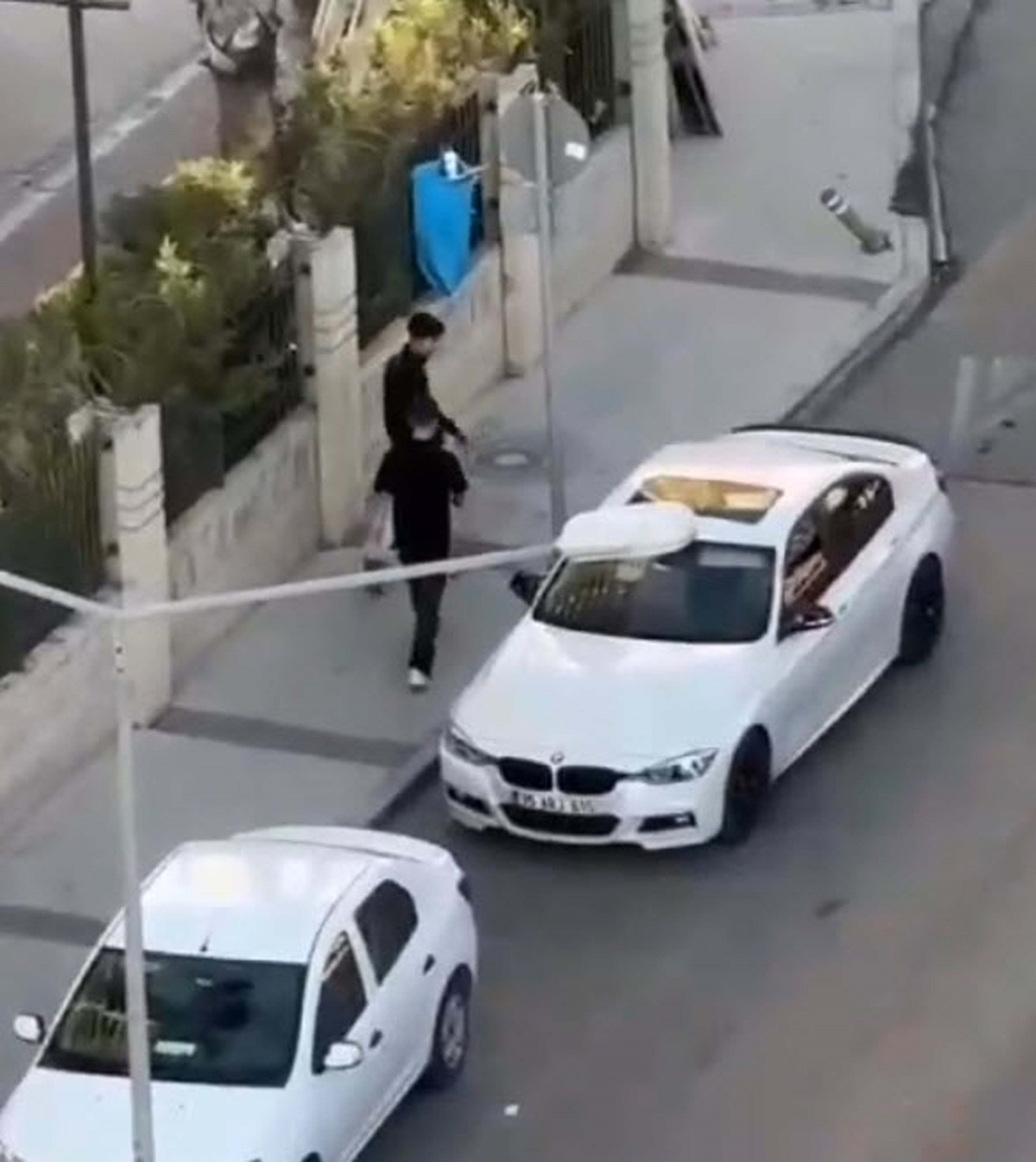 Karşıyaka\'da Güvenlik Görevlisi Bıçaklandı