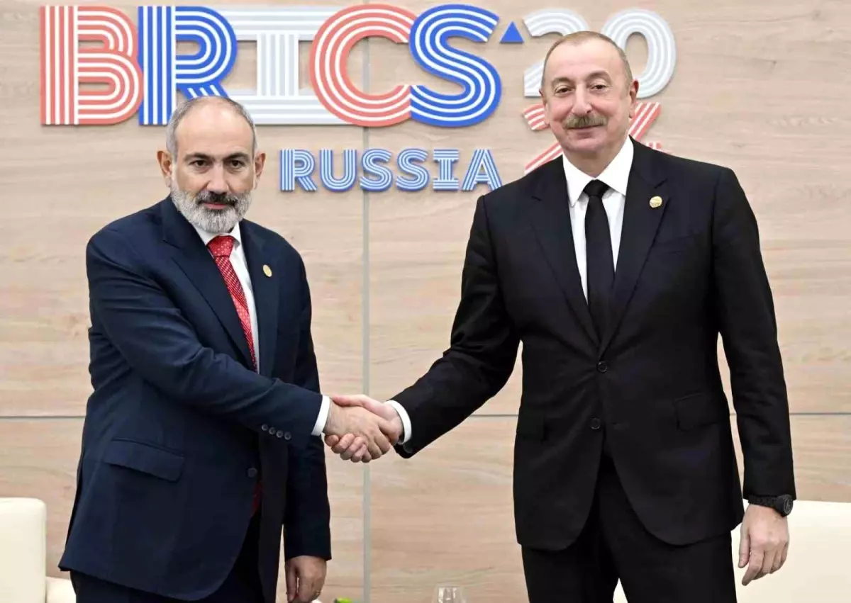 Aliyev ve Paşinyan Kazan\'da Görüştü