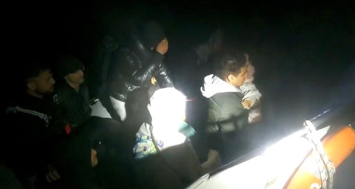 Ayvacık\'ta 17 Kaçak Göçmen Kurtarıldı