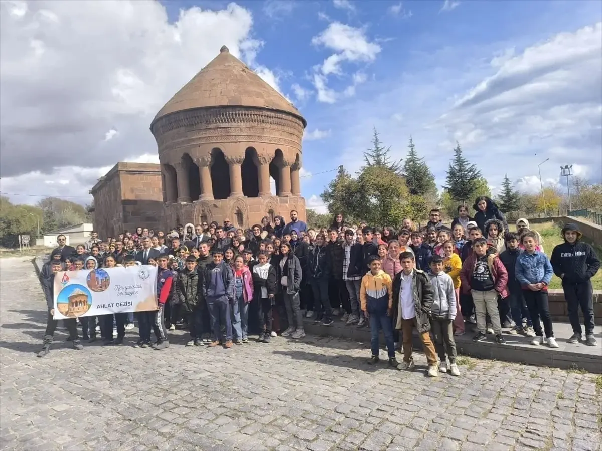 Öğrenciler Ahlat\'ta Tarih Buldu