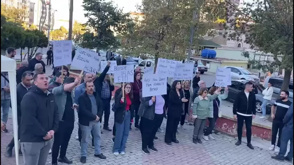 CHP, Kapaklı Belediyesi\'ndeki Maaş Ödemelerini Protesto Etti