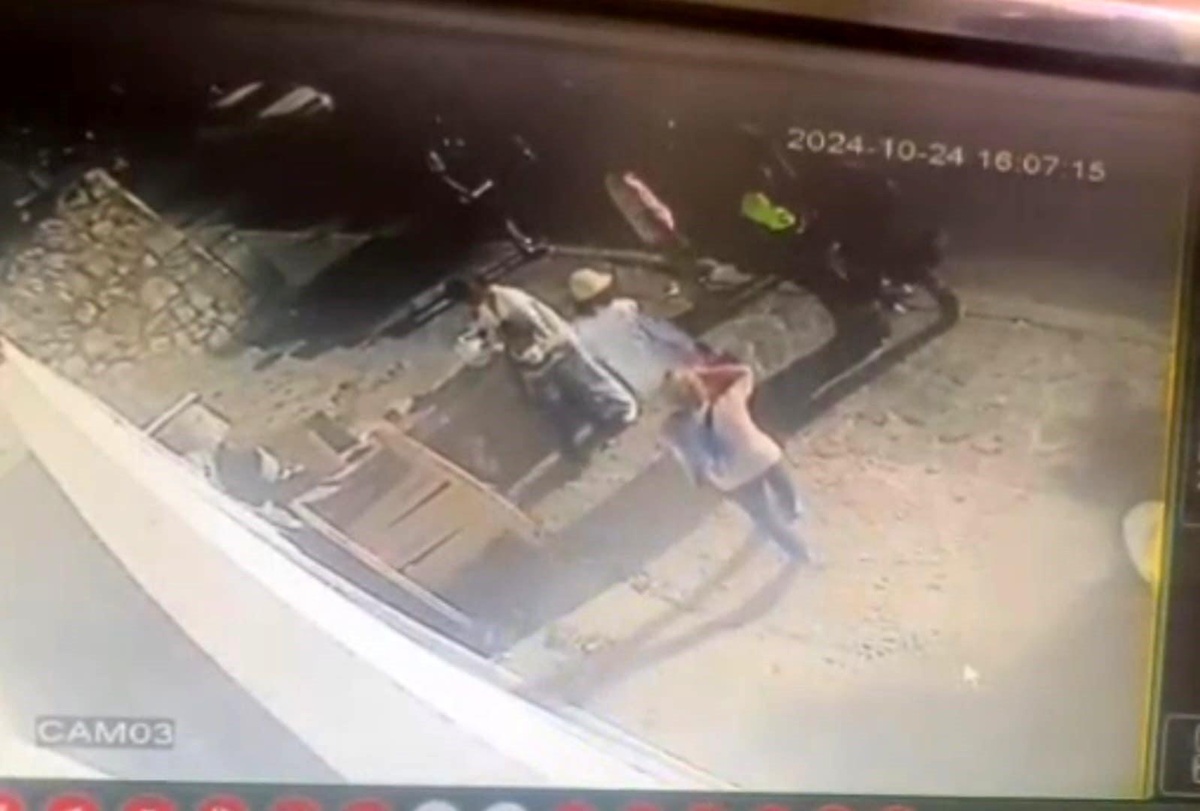 Motosikletine Tekme Atan Kadın Gözaltında