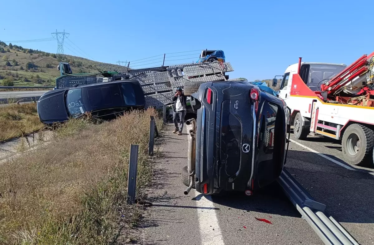 Yeniçağa\'da TIR Devrildi, Cipler Hasar Gördü