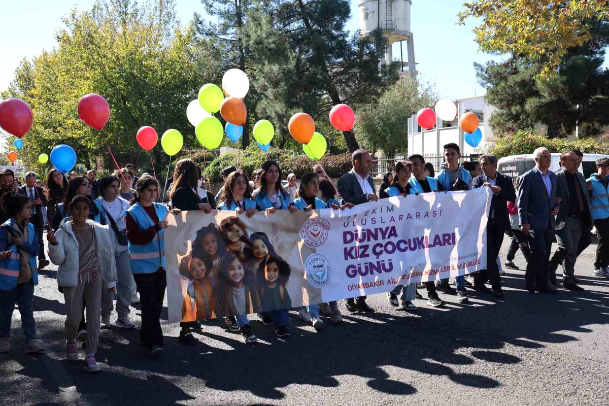 Diyarbakır\'da Kız Çocukları Günü Kutlandı