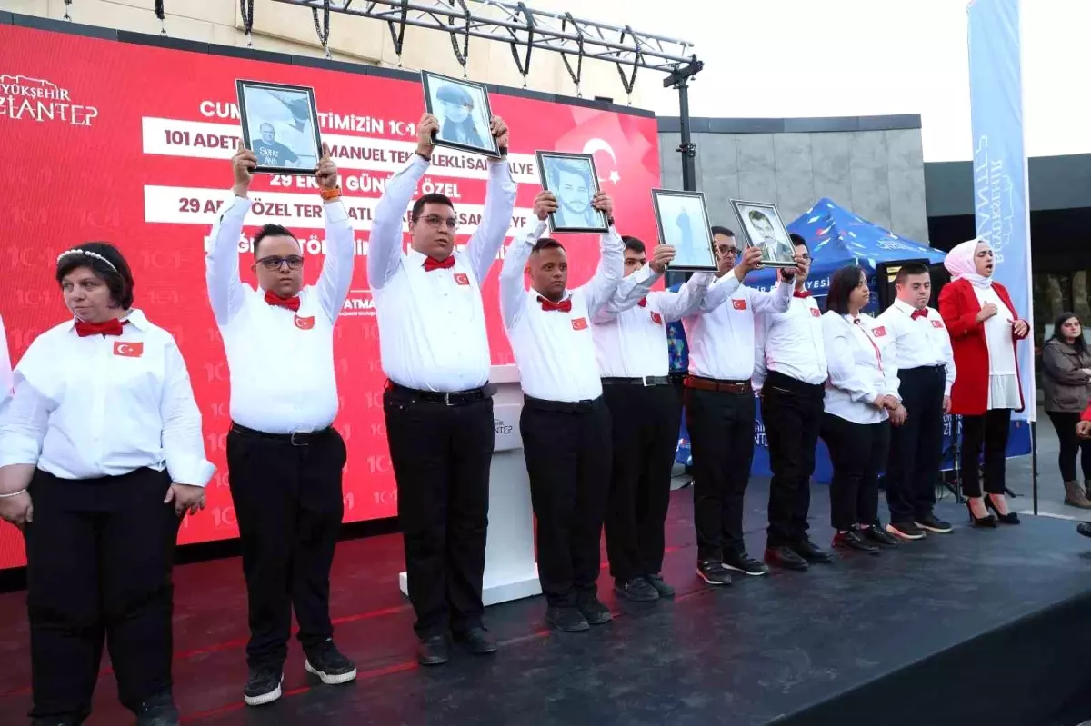 Gaziantep\'te down sendromlu bireyler TUSAŞ şehitlerini andı, duygu dolu anlar yaşandı