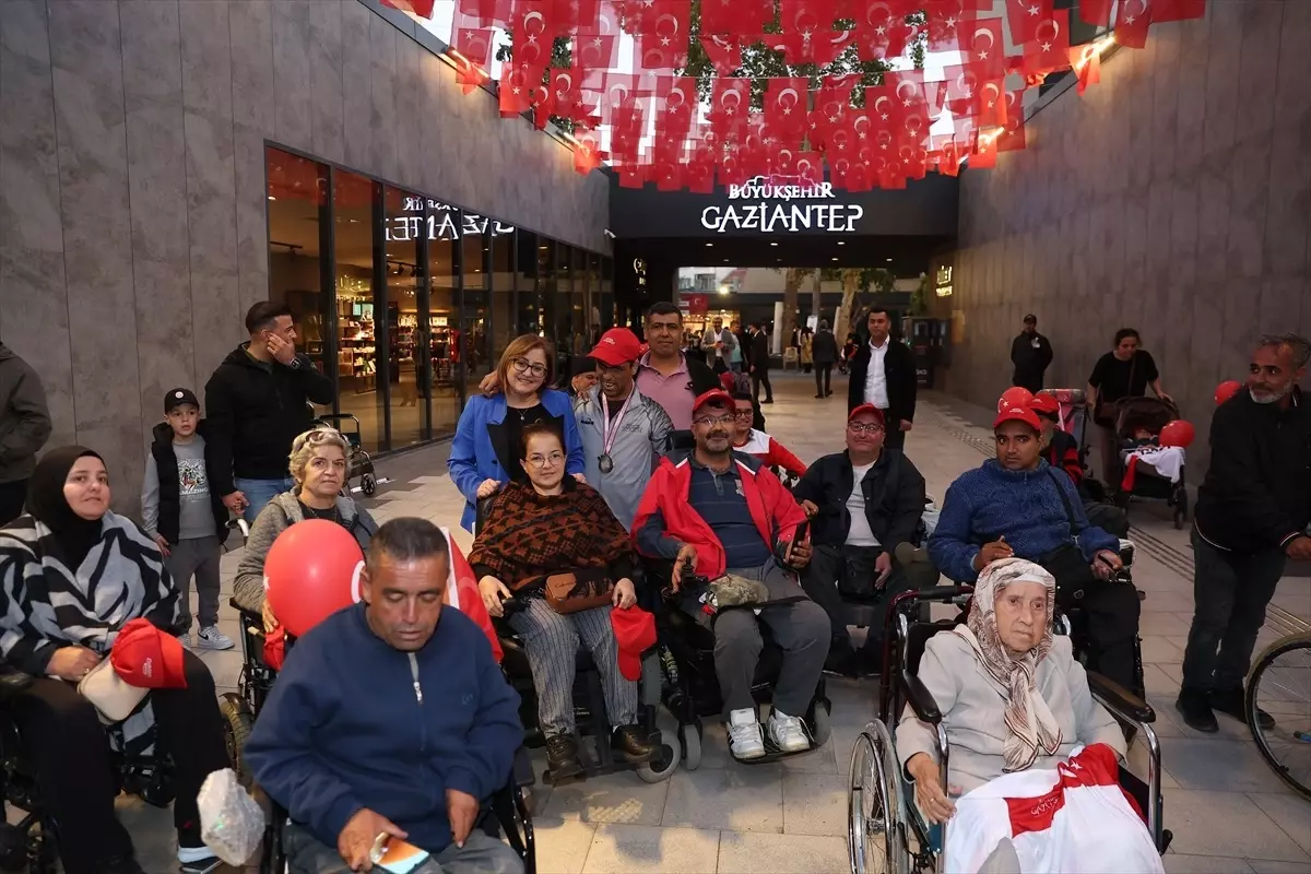 Gaziantep\'te Engelli Bireylere Tekerlekli Sandalye ve Medikal Malzeme Dağıtımı