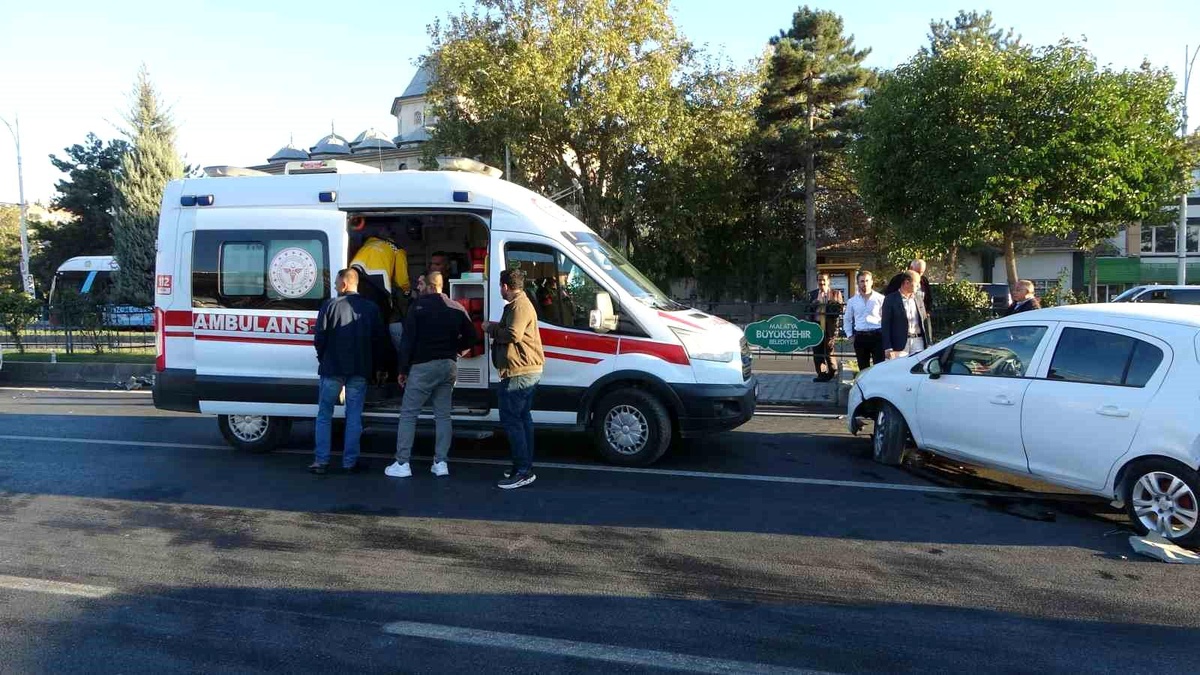 Malatya\'da Trafik Kazası: 1 Yaralı